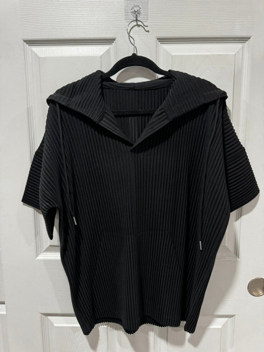 women's black pleaded hooded top short sleeve textured one size